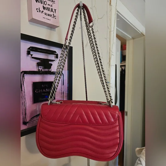 Louis Vuitton New Wave PM Chain Bag! - Picture 11 of 16
